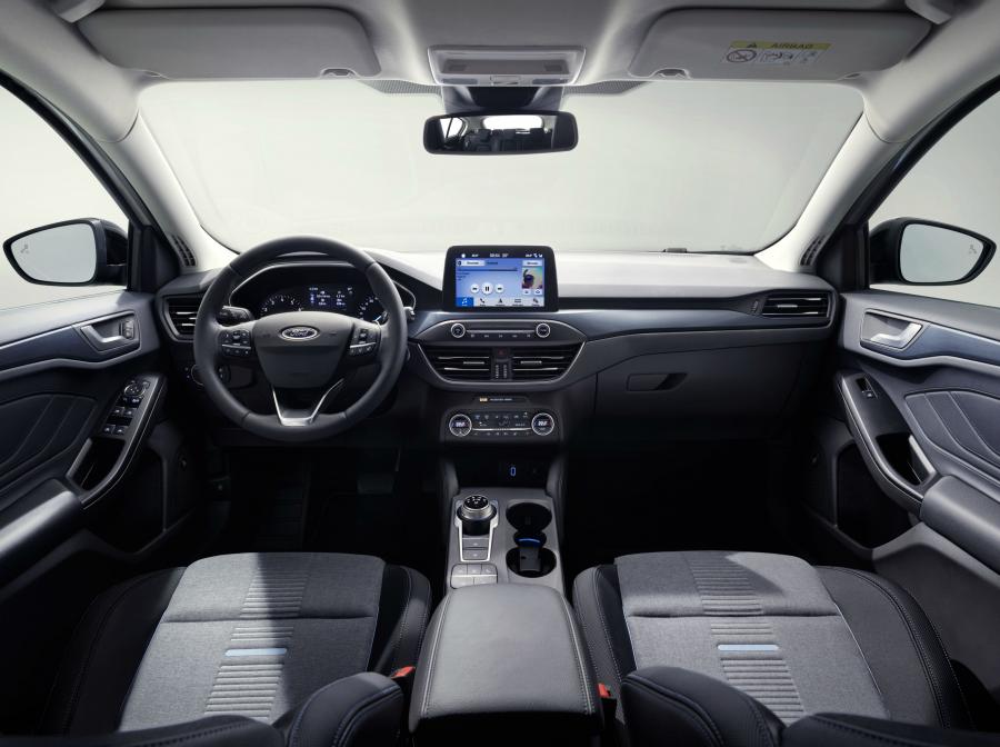 Торпедо Ford Focus Active 2018 года  (WW) (фото 21 из 43)